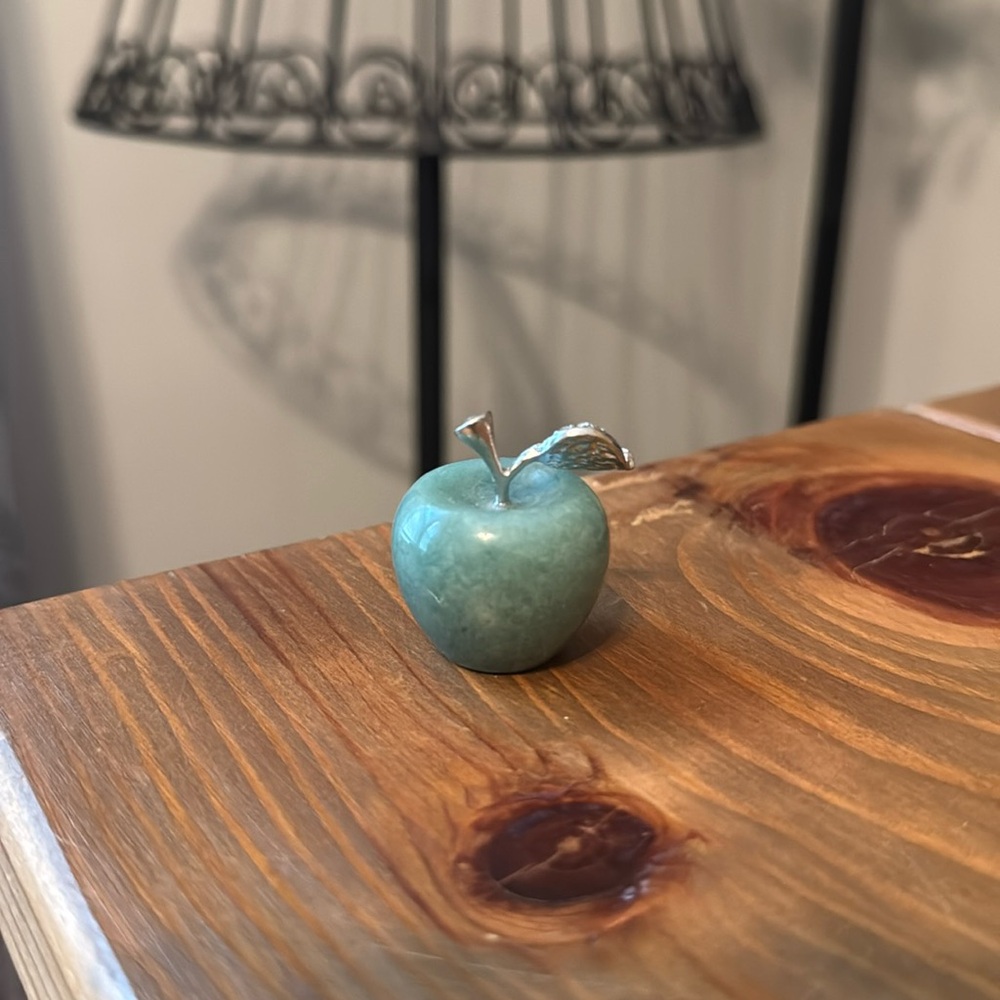 Green Aventurine Crystal Apple - Picture 3 of 4